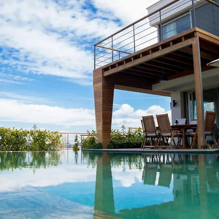 Luxury 5-bedroom Sea View With Private Pool *