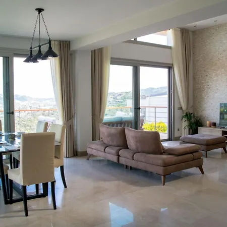 Luxury 5-bedroom Sea View With Private Pool